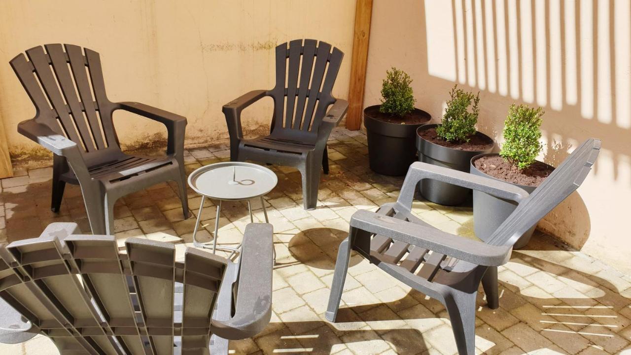 Le Patio Belle Maison En Plein Centre Ville, Avec Grande Terrasse Au Calme Bastogne Eksteriør billede