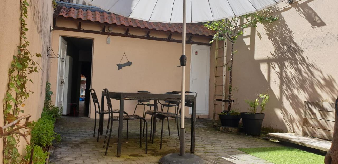 Le Patio Belle Maison En Plein Centre Ville, Avec Grande Terrasse Au Calme Bastogne Eksteriør billede